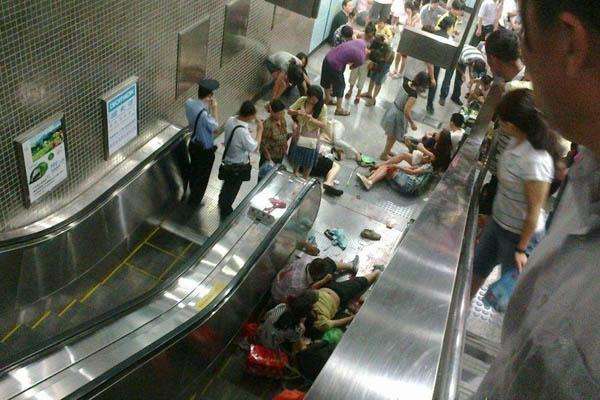 地铁扶梯安全事故