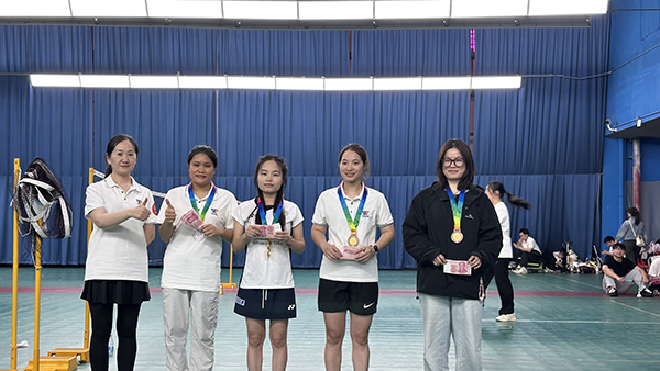 女子单打前四合影 女子单打前四合影