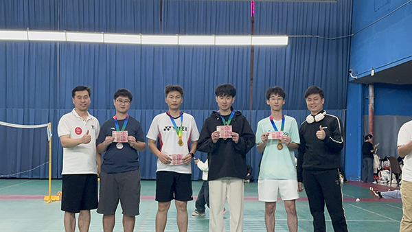 男子单打激情组前四合影 男子单打激情组前四合影